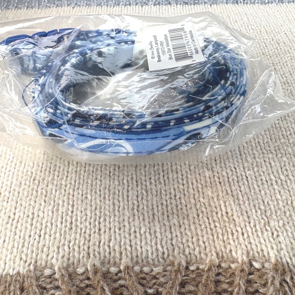 Vera Bradley Retired Blue Star Medallion Breakaway Lanyard NWT Sealed ID Badge